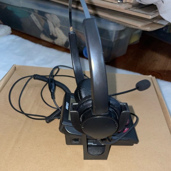 Phone with Keypad Stand and Headset - Picture 12 of 14